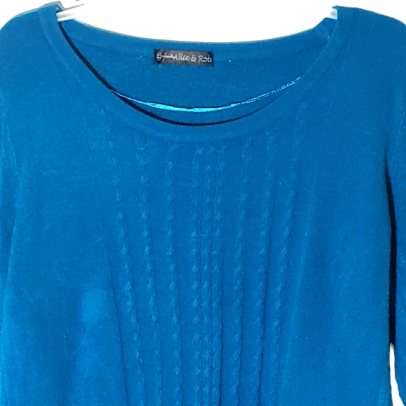 Allie&Rob women's XL solid blue round collar long sleeves pullover sweater. 2070 - Picture 2 of 4